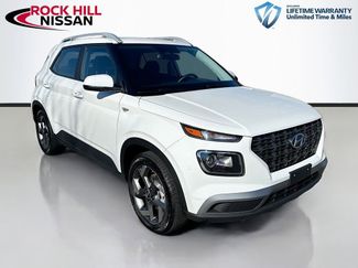 Used 2025 Hyundai Venue SEL video 1