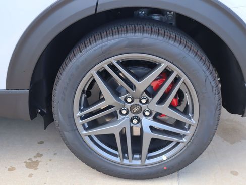 New 2026 Ford Explorer ST-Line RWD image 21
