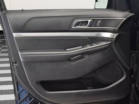 Used 2018 Ford Explorer XLT AWD/4WD image 19