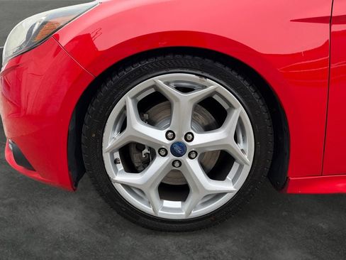 Used 2013 Ford Focus ST FWD image 4