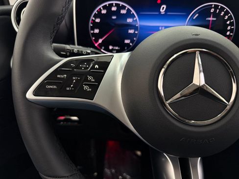 Used 2025 Mercedes-Benz GLC 350e 4MATIC image 13