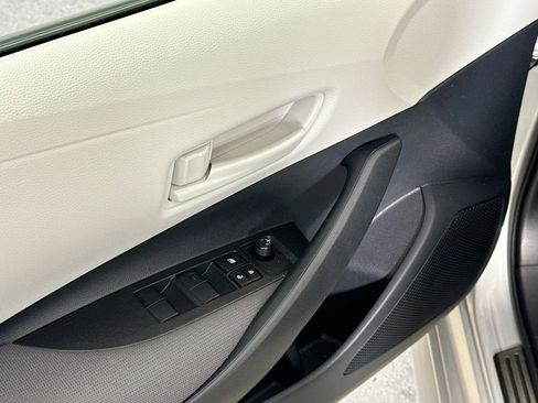 Certified 2025 Toyota Corolla LE image 17