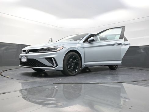 New 2026 Volkswagen Jetta SE image 29