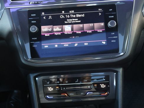 Used 2023 Volkswagen Tiguan SE R-Line image 38