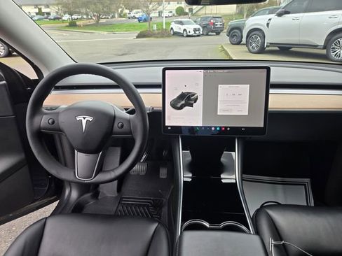 Used 2020 Tesla Model Y Long Range image 18