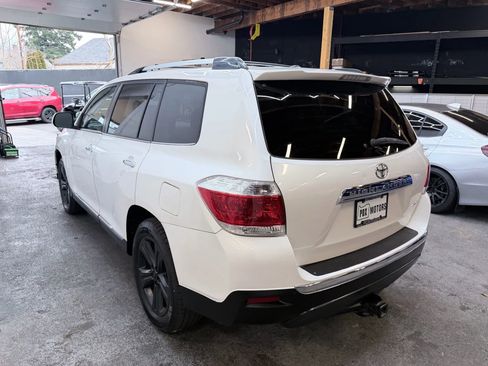 Used 2012 Toyota Highlander Limited w/ Tow Pkg image 4