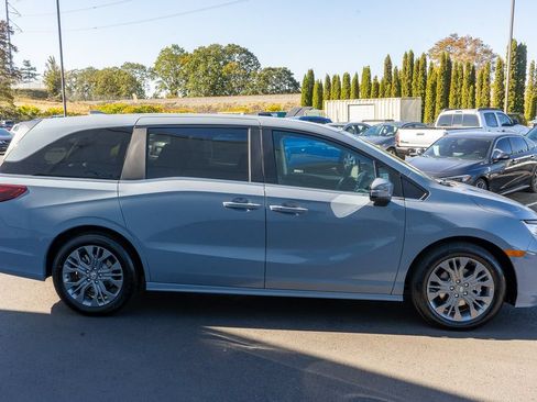 New 2026 Honda Odyssey Touring image 5