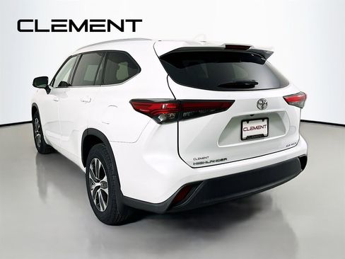 Used 2022 Toyota Highlander XLE image 8