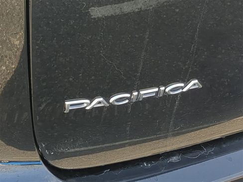 Used 2023 Chrysler Pacifica Limited image 20