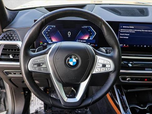 Used 2024 BMW X7 xDrive40i w/ Premium Package image 13