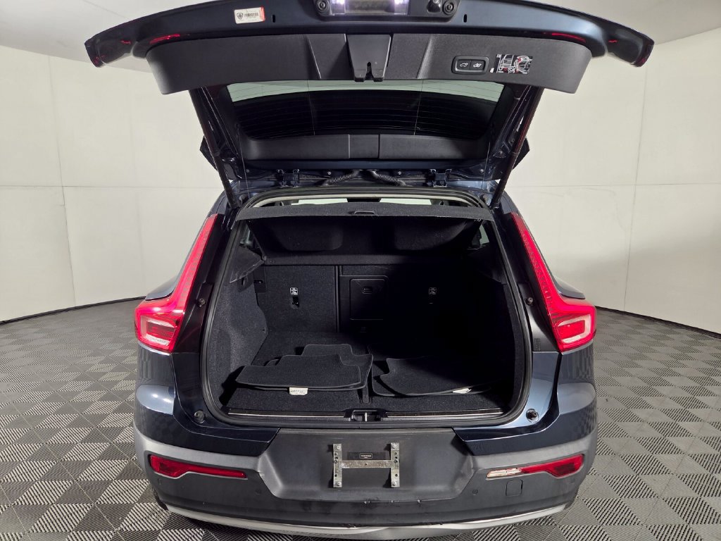 Used 2022 Volvo XC40 T4 Inscription FWD image 26