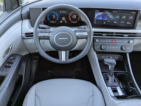 New 2026 Hyundai Tucson SE image 19