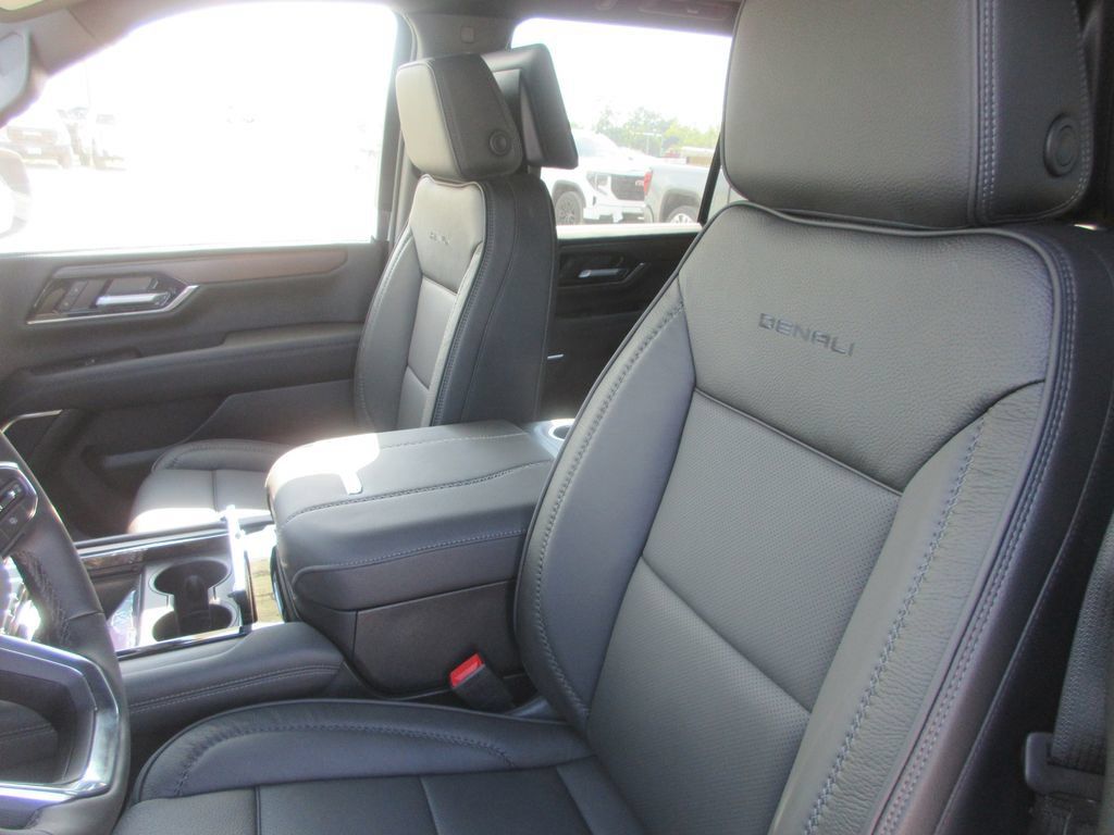 New 2026 GMC Yukon Denali w/ Denali Reserve Package AWD/4WD image 13