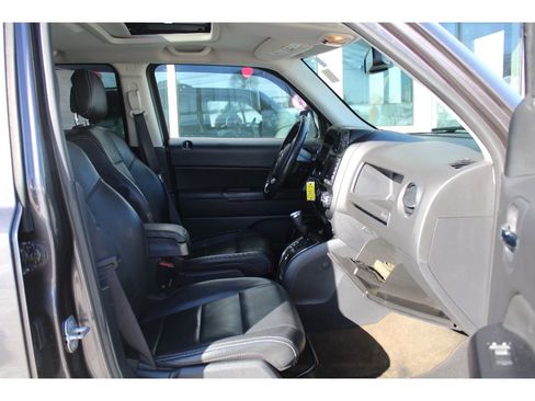 Used 2016 Jeep Patriot High Altitude image 19