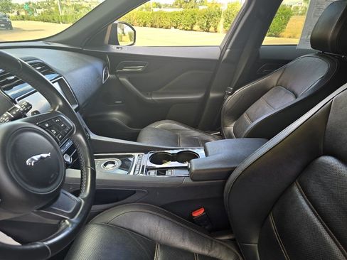 Used 2017 Jaguar F-PACE Prestige image 12