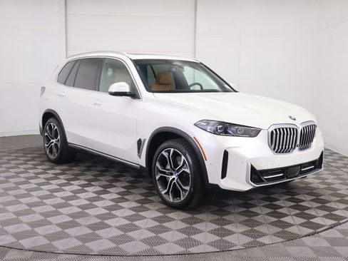 Used 2025 BMW X5 xDrive50e w/ Premium Package image 3