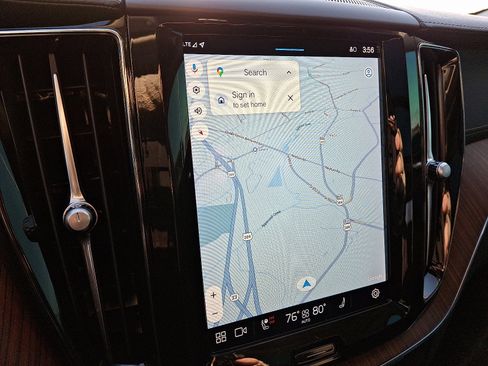 Certified 2023 Volvo XC60 B5 Ultimate w/ Climate Package image 17