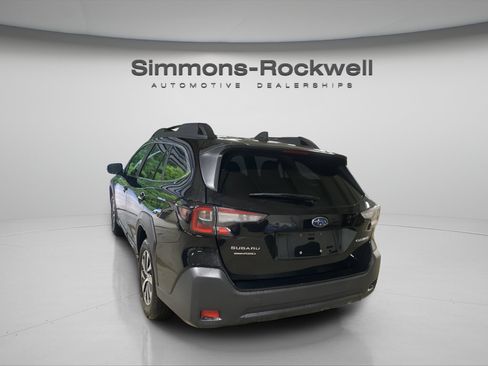 Used 2025 Subaru Outback Premium AWD/4WD image 3