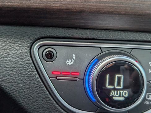 Used 2024 Audi Q5 e Premium Plus AWD/4WD image 19