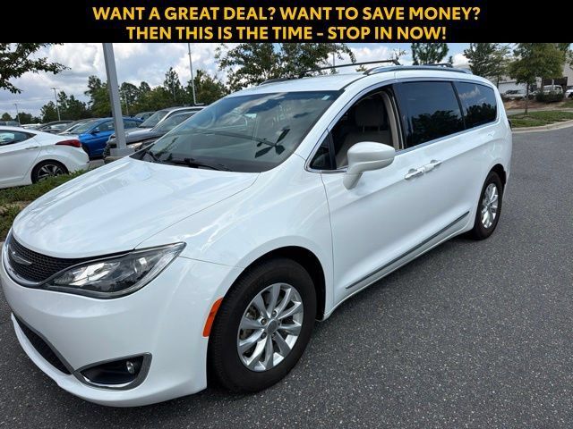 Used 2018 Chrysler Pacifica Touring-L FWD image 4