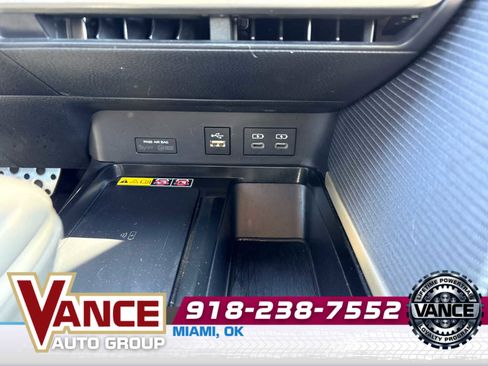 Used 2025 Toyota Camry SE w/ Convenience Package FWD image 23