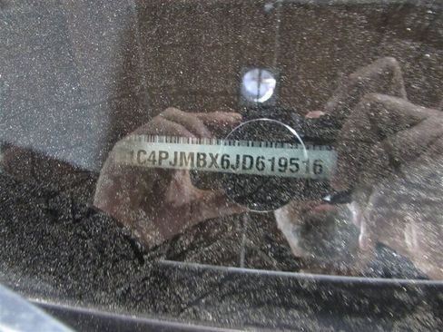 Used 2018 Jeep Cherokee Trailhawk image 32