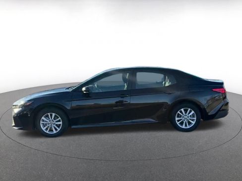 Used 2025 Toyota Camry LE image 9