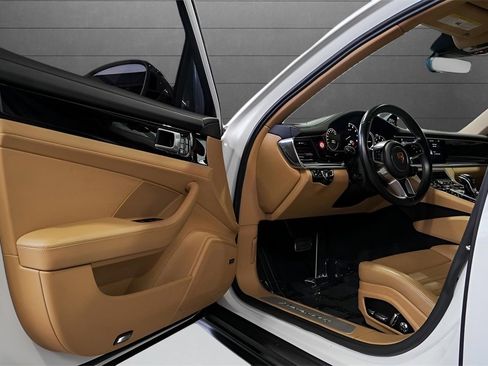 Used 2020 Porsche Panamera 4 image 19