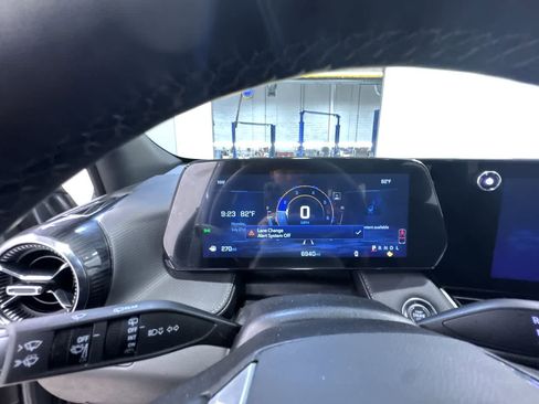 Used 2025 Chevrolet Equinox LT w/ Safety and Technology Package image 21