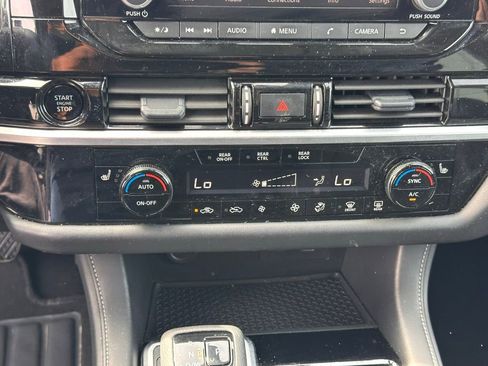Used 2025 Nissan Pathfinder SV AWD/4WD image 28