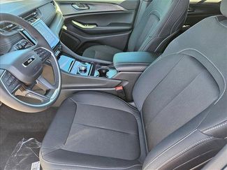 New 2026 Jeep Grand Cherokee Laredo video 4