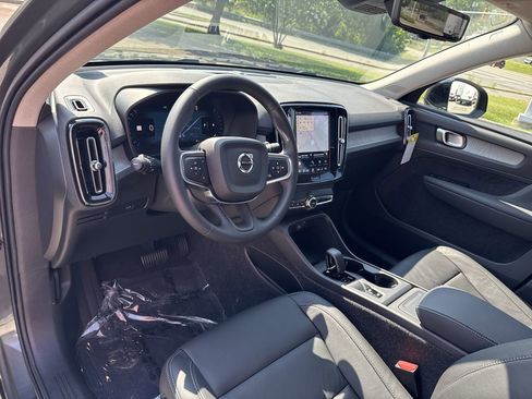 New 2026 Volvo XC40 B5 Core w/ Protection Package Premier image 14