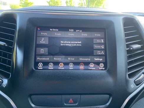 Used 2020 Jeep Cherokee Latitude FWD image 25