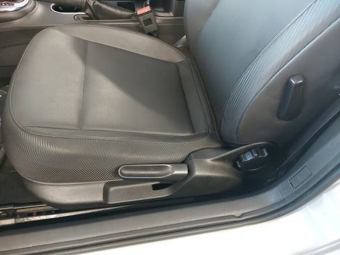Used 2013 Volkswagen Beetle TDI FWD image 28