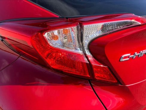 Used 2020 Toyota C-HR XLE FWD image 28