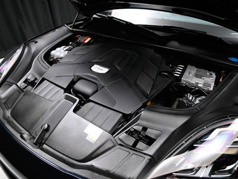 Used 2022 Porsche Cayenne S image 38