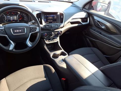 Used 2024 GMC Terrain SLE w/ Driver Convenience Package image 7