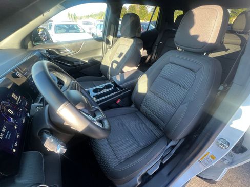 Used 2025 Chevrolet Equinox LT image 36