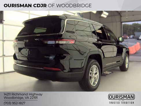 Used 2023 Jeep Grand Cherokee Summit AWD/4WD image 2