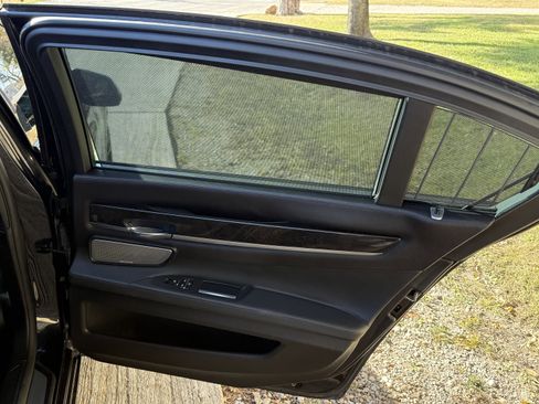 Used 2014 BMW 750Li image 34