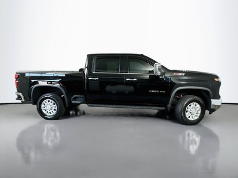 Used 2024 Chevrolet Silverado 2500 LTZ w/ LTZ Premium Package AWD/4WD image 8