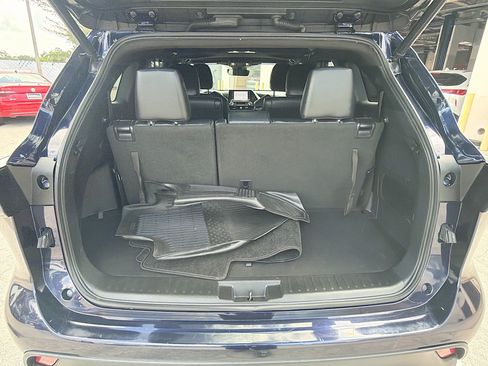 Used 2021 Toyota Highlander XSE FWD image 24