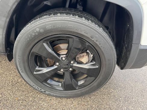 Used 2020 Jeep Cherokee Latitude Plus image 7