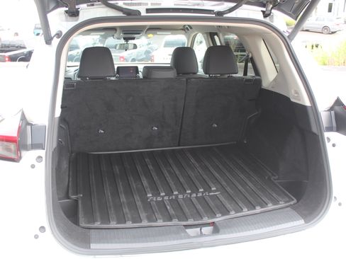 Used 2025 Nissan Rogue SV AWD/4WD image 30