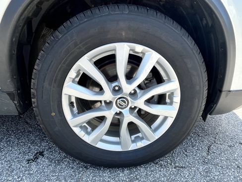 Used 2020 Nissan Rogue SV AWD/4WD image 9