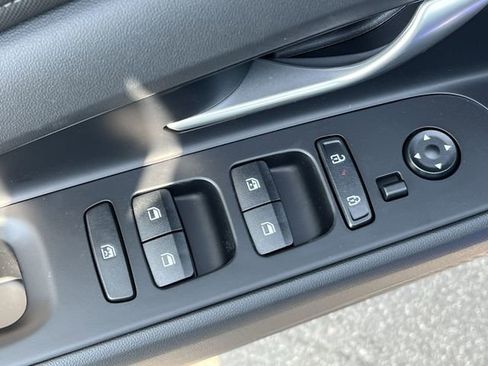 New 2026 Hyundai Elantra Limited FWD image 28