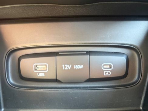 Used 2025 Hyundai Venue SEL FWD image 13
