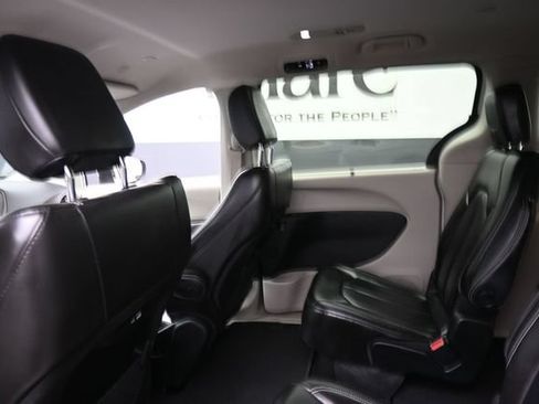 Used 2023 Chrysler Pacifica Touring-L FWD image 23