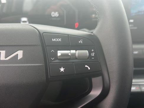 Used 2025 Kia K4 EX image 27