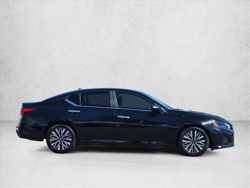 Used 2024 Nissan Altima 2.5 SV FWD image 4